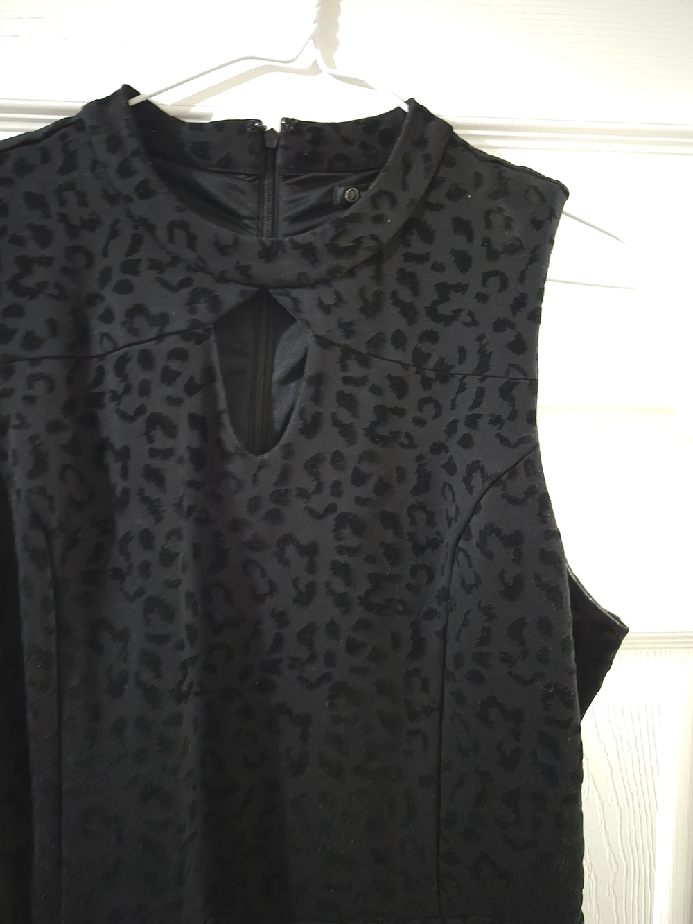 Versona Black Sleeveless Keyhole A-Line Dress - Picture 5 of 16